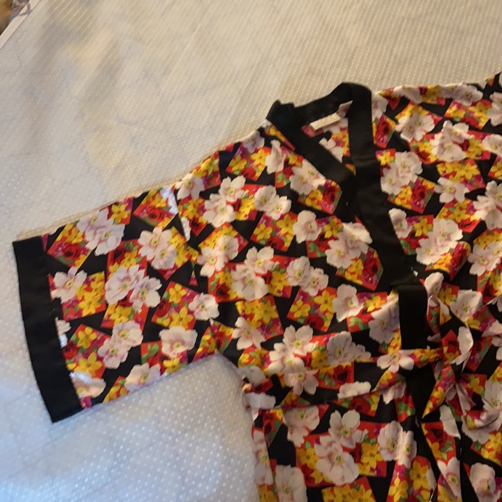 Kimono Style Silky Robe - Picture 5 of 7